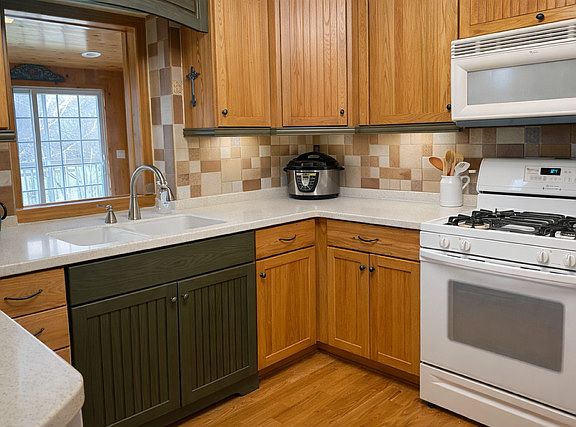 5th image of 1425 Shorewood Dr