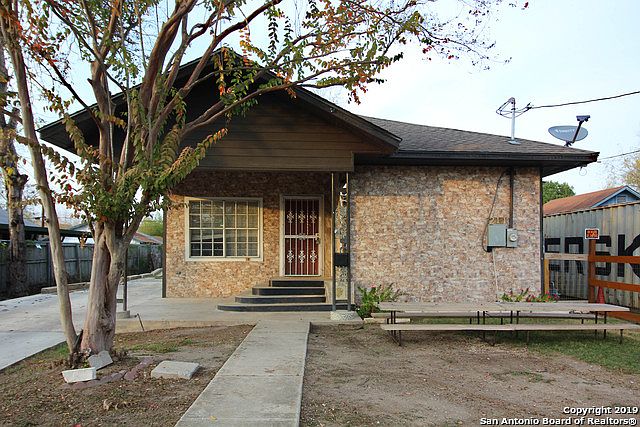 1st image of 211 E Dullnig Ct