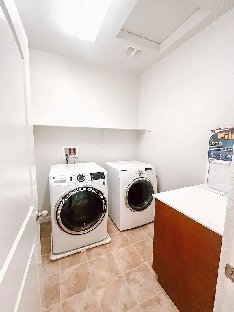 Executive Home in Dublin Available! — Photo 4