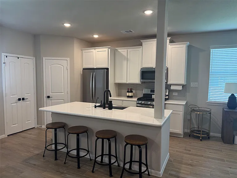 5504 Hyde Park Dr — Photo 5