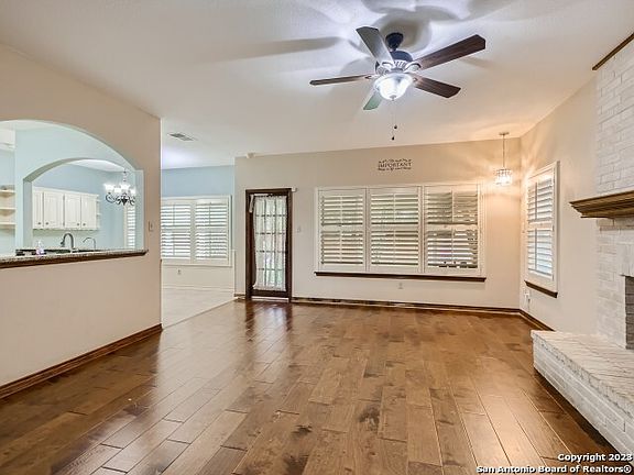 5th image of 4519 HAWTHORN WOODS