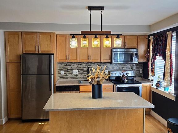3rd image of 210 Oakwood St SE APT 304