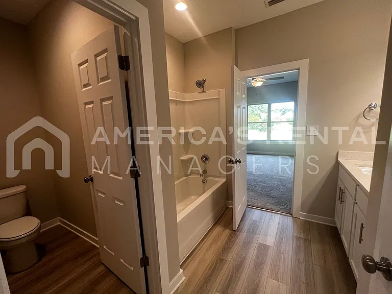 822 Temple St — Photo 12