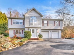 88 Carletondale Rd, Ringwood, NJ 07456