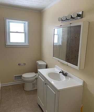 5th image of 3644 Morrissey Ave