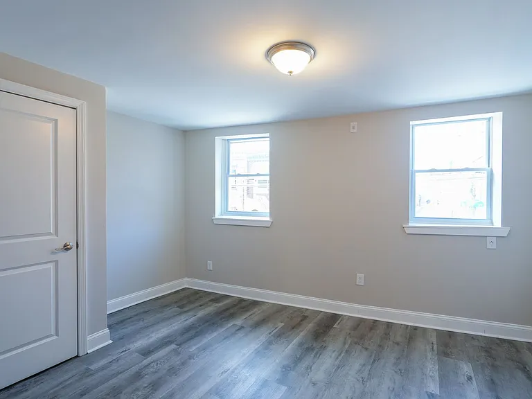 1335 S 8th St — Photo 14