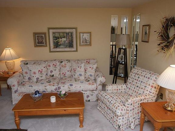 3rd image of 145 Curry Ave