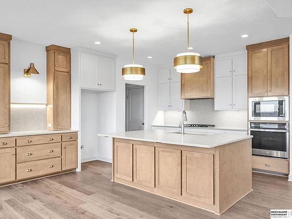 3rd image of 5419 N 190th Ave