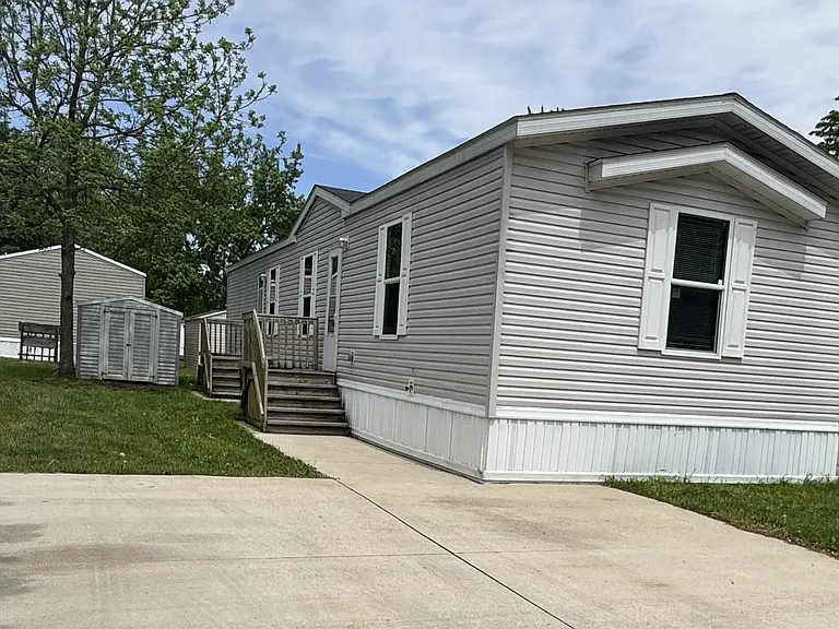 Brookside Manor — Photo 21