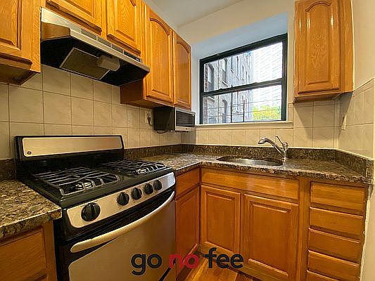 4th image of 246 Manhattan Ave APT 1C
