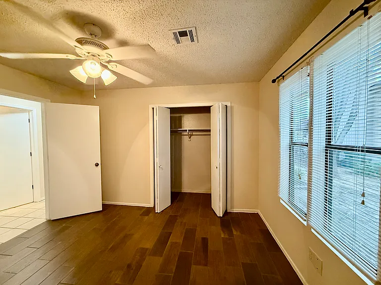 930 Century Dr — Photo 6