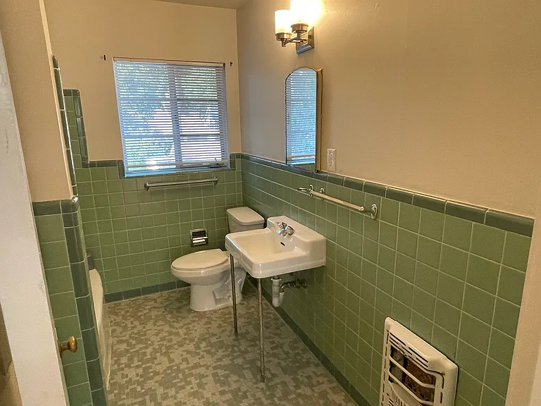 417 W Gramercy Pl #4 — Photo 8