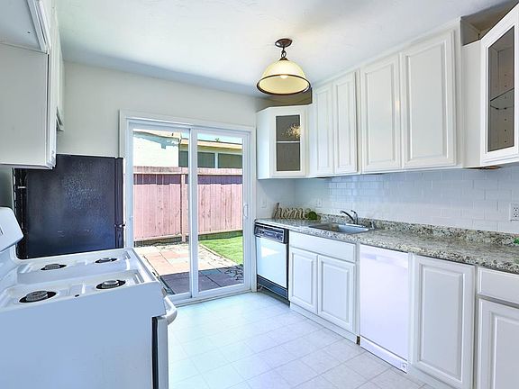 5th image of 2048 Malden Ave