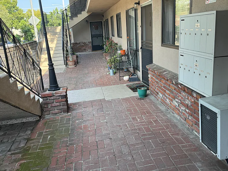 112 N Mar Vista Ave #1 — Photo 6