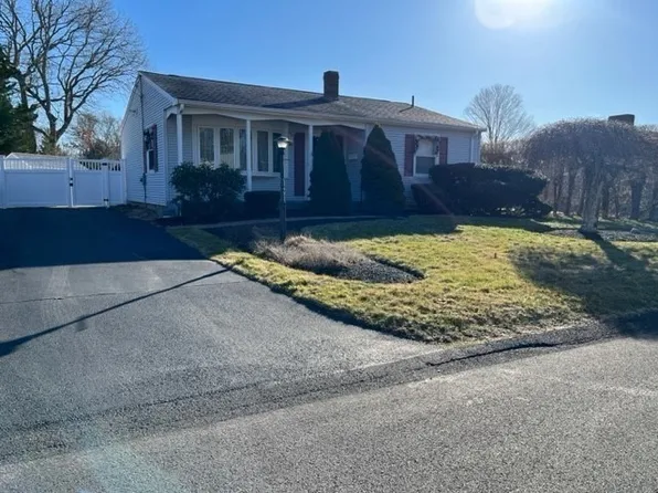 35 Birchwood Dr, New Bedford, MA 02745