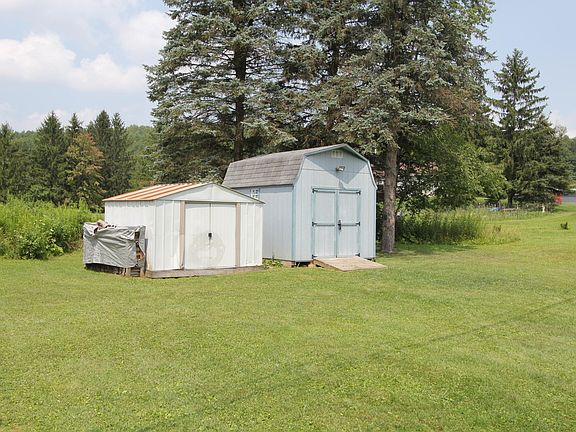 4th image of 80 Sara Jane Ln