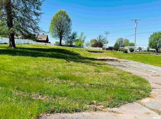 301 Country Club Ln, Harrisburg, IL 62946