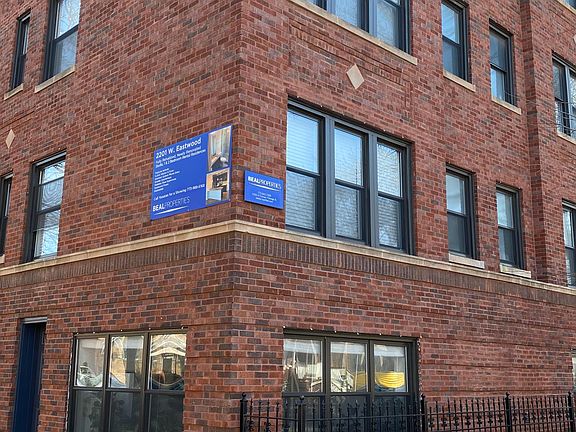 2nd image of 2201 W Eastwood Ave #Gdn