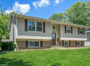 1156 Parkview Dr, Hanover Park, IL 60133