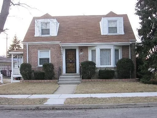 6070 N Olympia Ave photo 1