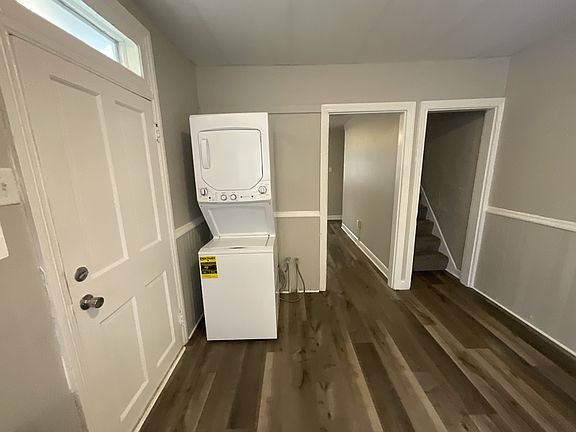 4th image of 704 E Prospect St