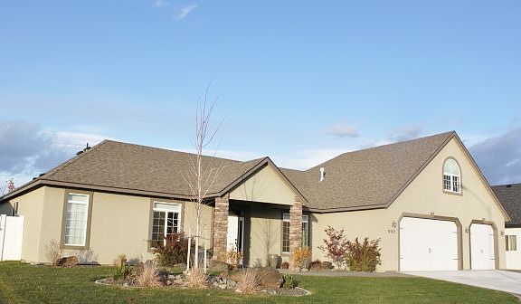 Stunning Stucco Rambler