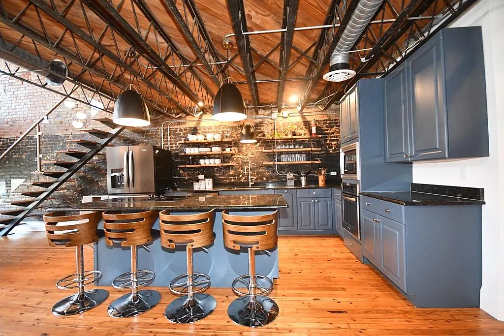 2 bed, 2300 sqft, $2,500 — Photo 2