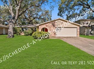1034 Maple St, Clute, TX 77531