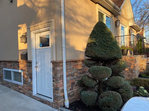 2109 Victory Blvd, Staten Island, NY 10314