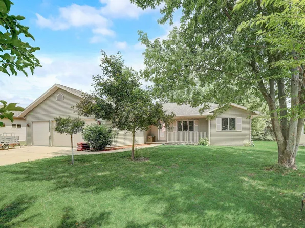 308 Forest St, Fox Lake, WI 53933