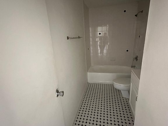 2nd image of 2135 Virginia Ave APT 13