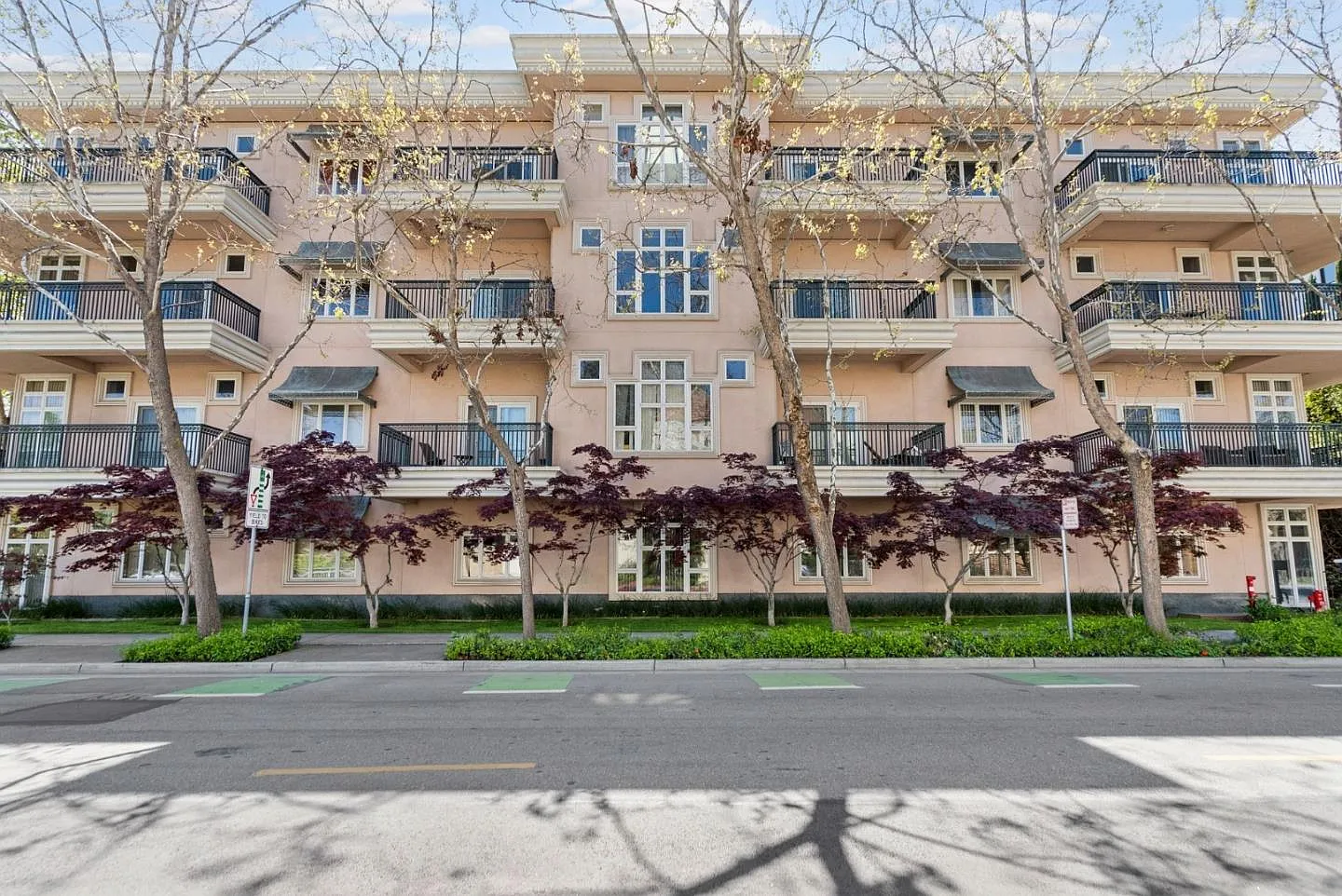 200 Sheridan Ave APT 204 photo 1