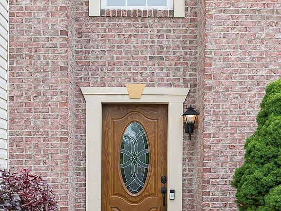 5th image of 295 Pinecrest Dr