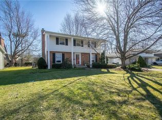 109 Pin Oak Dr, Williamsville, NY
