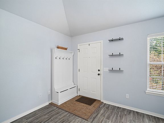 4th image of 611 N Elizabeth St