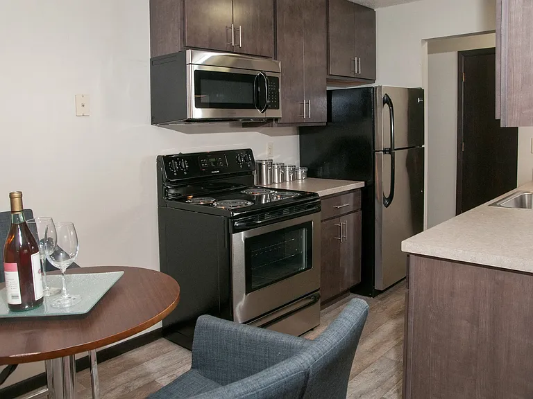 Hamline Pointe Apartments — Photo 25