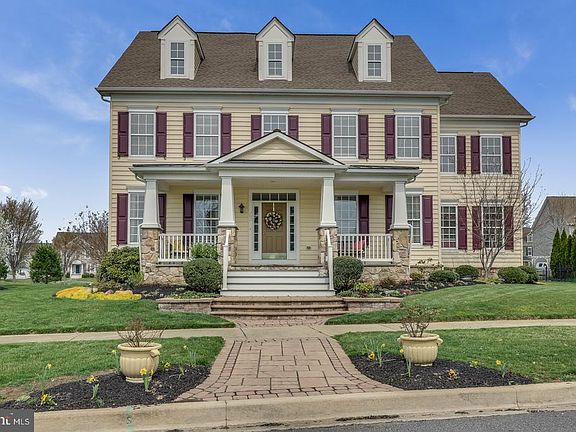 2nd image of 302 Ellenwood Dr