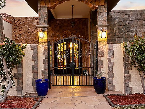 3rd image of 500 Canyon Springs Dr