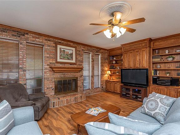 4th image of 401 Kingswood Dr