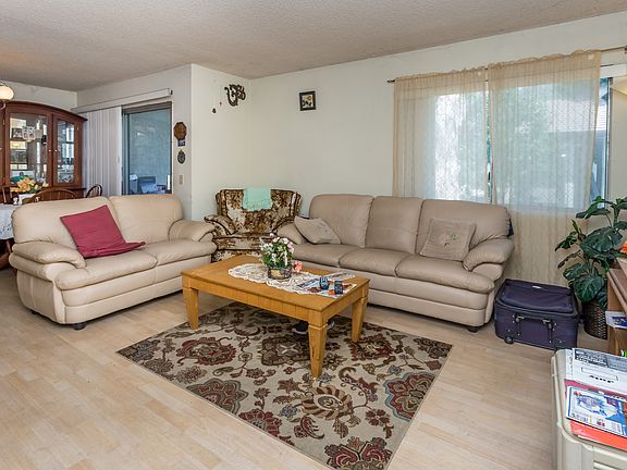 3rd image of 1346 Hillcrest Dr #49