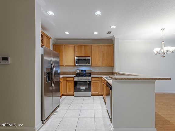 4th image of 2292 SUNSET BLUFF Drive