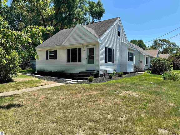 3rd image of 104 Bradley Ct