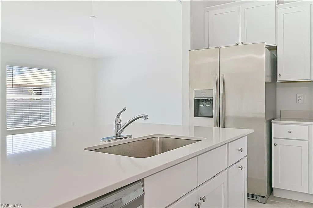 3 bed, 1555 sqft, $2,200 — Photo 4