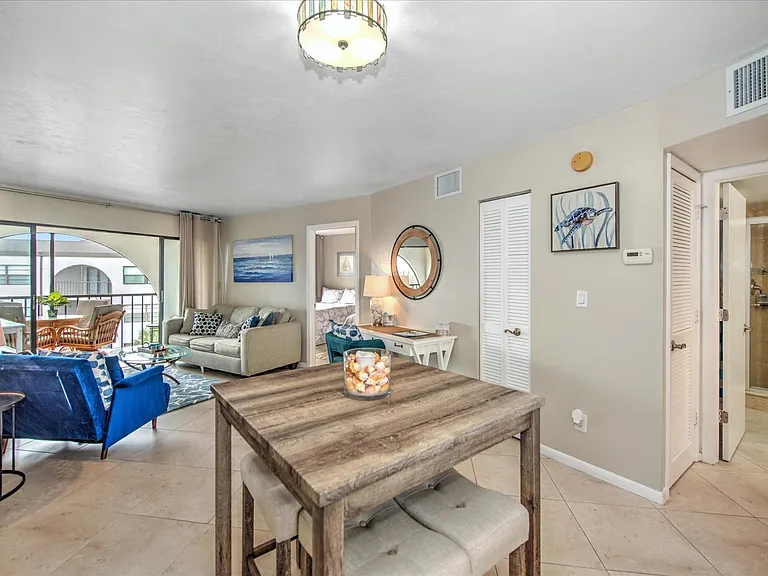 1027 Anglers Cv #B502 — Photo 4