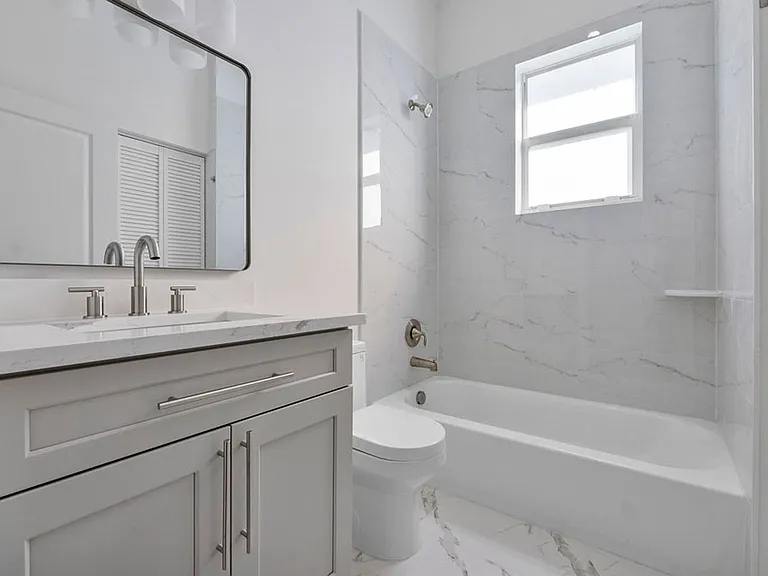 1573 W 16th St — Photo 21