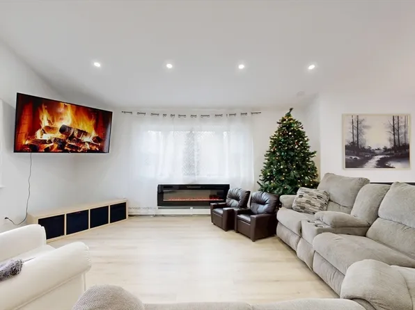 50 Cross St, Lakeville, MA 02347