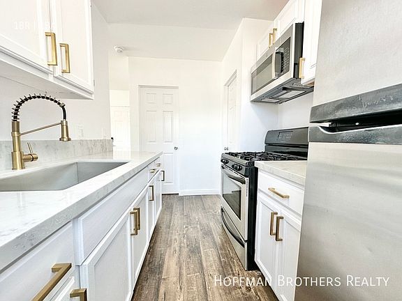 3rd image of 3015 London St #1/2