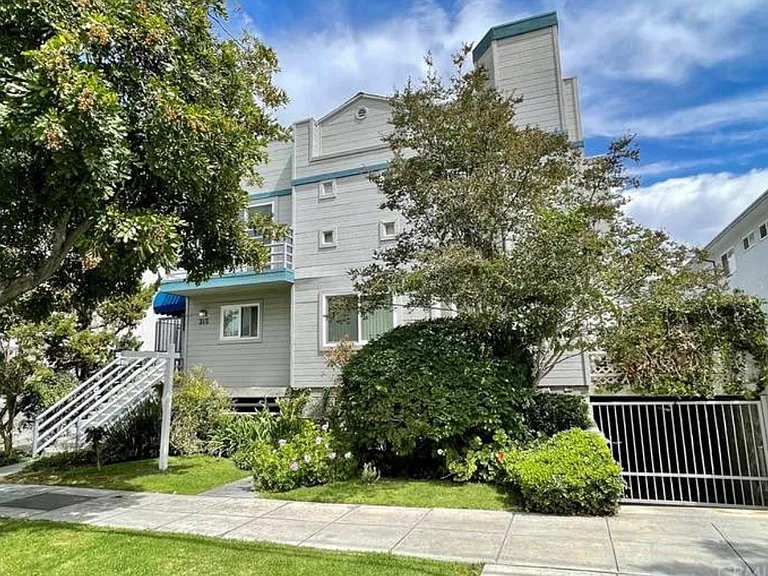 315 Cameron Pl #3 — Photo 1