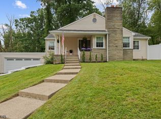 11 Linda Ln, Green Brook, NJ