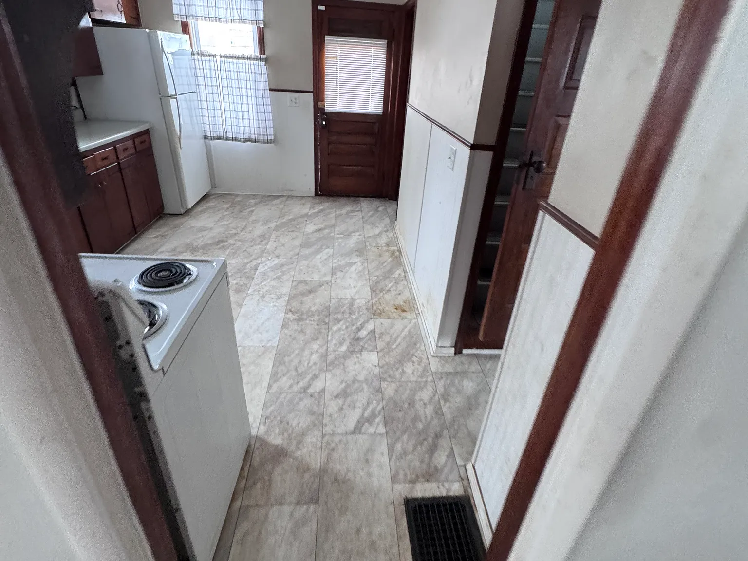 3 bed, 936 sqft, $1,300 — Photo 4